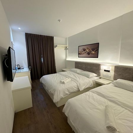 52 The Grace Hotel Muar Bagian luar foto