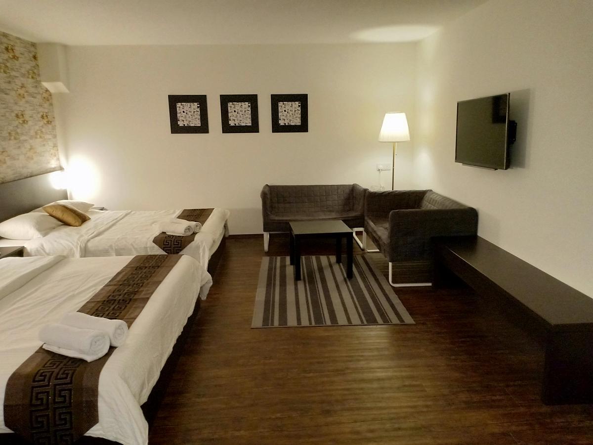 52 The Grace Hotel Muar Bagian luar foto